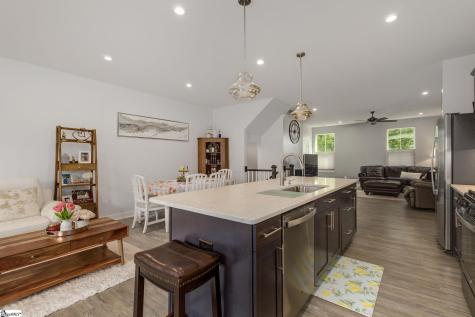 27 Rollins Avenue Greenville SC 29607