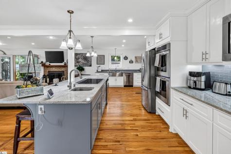 202 N Pine Lake Drive Spartanburg SC 29301