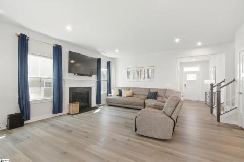 229 Hollythorpe Lane Fountain Inn SC 29644