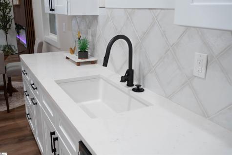 28 6th Street Greenville SC 29611