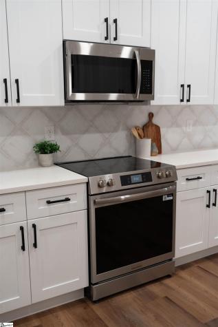 28 6th Street Greenville SC 29611