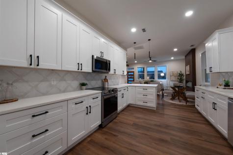 28 6th Street Greenville SC 29611