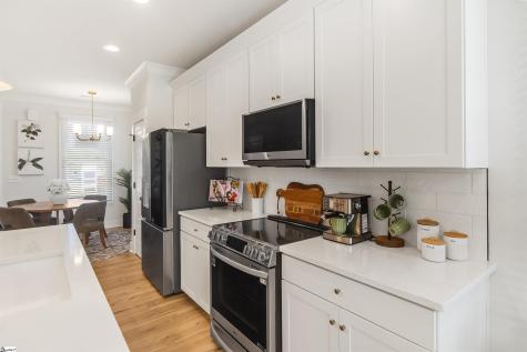 9 Hawthorne Lane Greenville SC 29605