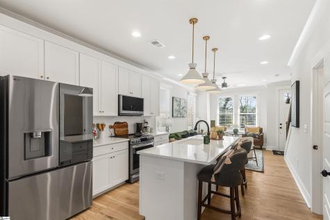 9 Hawthorne Lane Greenville SC 29605