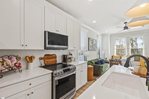 9 Hawthorne Lane Greenville SC 29605