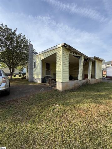 23 Earnhardt Street Greenville SC 29609
