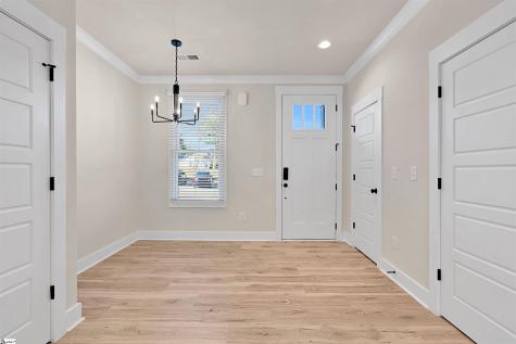 9 Hawthorne Lane Greenville SC 29605