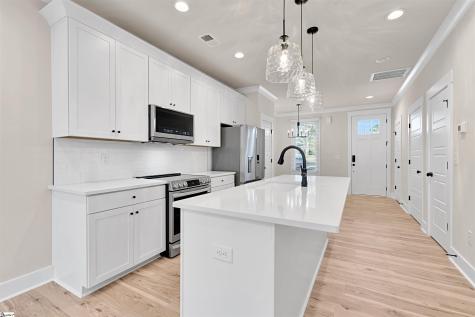 9 Hawthorne Lane Greenville SC 29605