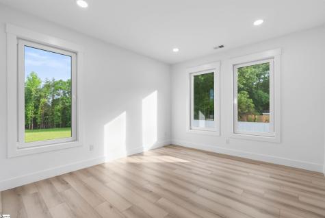 757 New South Court Wellford SC 29385