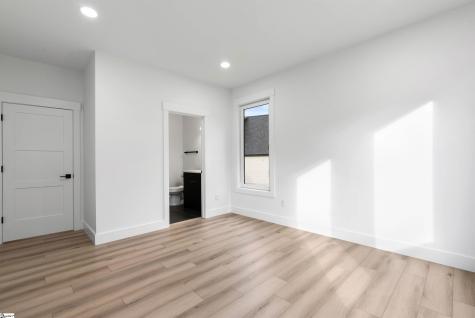 757 New South Court Wellford SC 29385