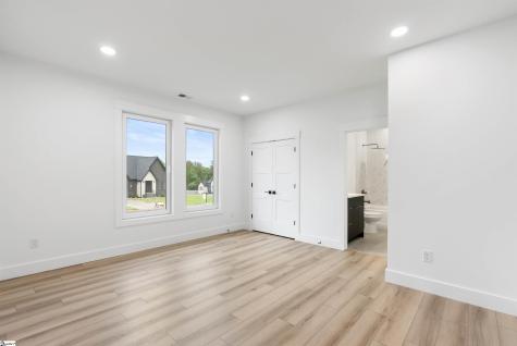 757 New South Court Wellford SC 29385