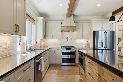 305 Harbor Drive Seneca SC 29678