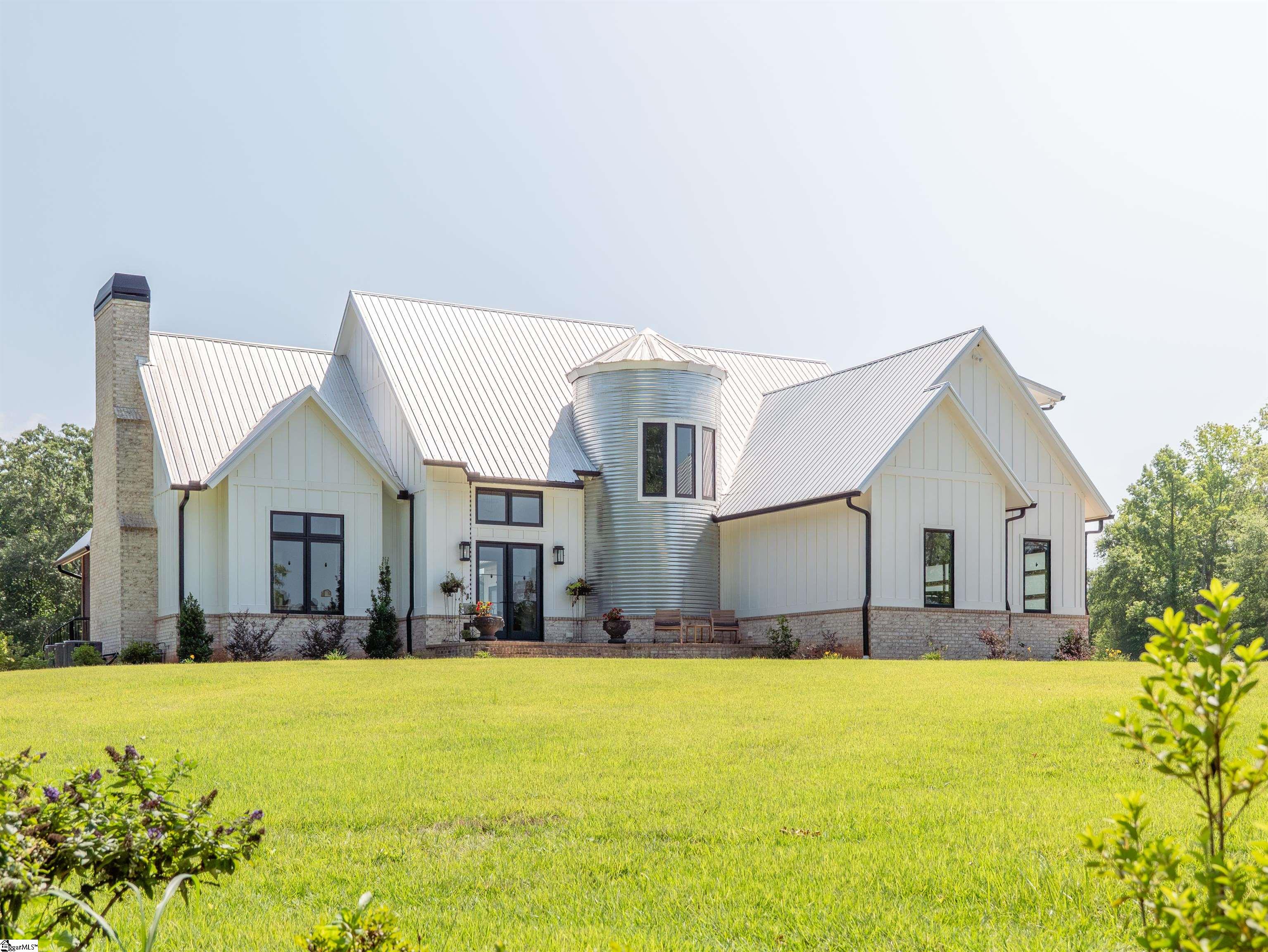 1425 S Harper Street Laurens SC 29360