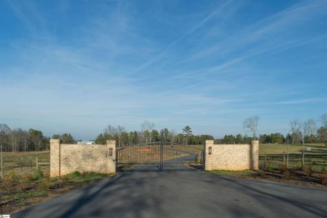 1425 S Harper Street Laurens SC 29360