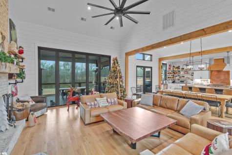 1425 S Harper Street Laurens SC 29360