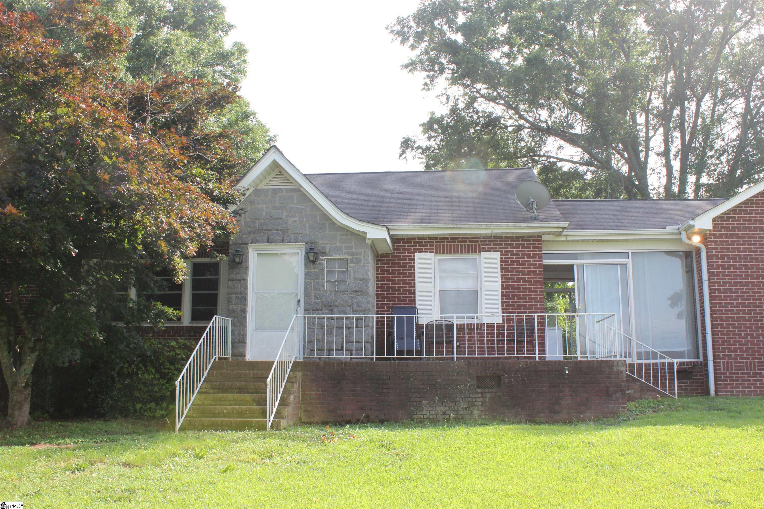 109 S Greenwood Avenue Ware Shoals SC 29692