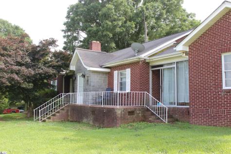 109 S Greenwood Avenue Ware Shoals SC 29692