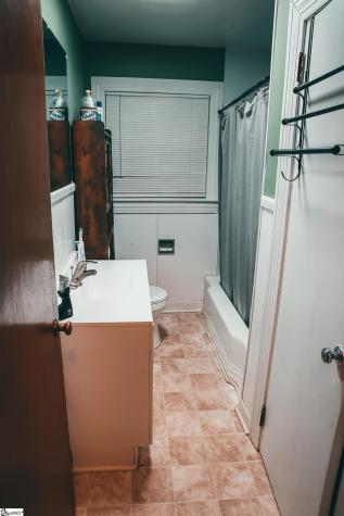109 S Greenwood Avenue Ware Shoals SC 29692