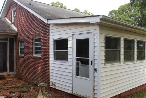 109 S Greenwood Avenue Ware Shoals SC 29692