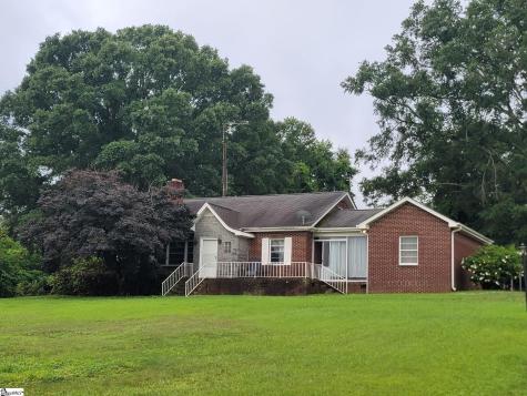 109 S Greenwood Avenue Ware Shoals SC 29692