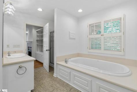 208 Oak Hollow Court Seneca SC 29672