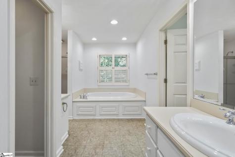 208 Oak Hollow Court Seneca SC 29672