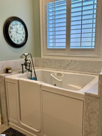 27 Cullen Court Greer SC 29650