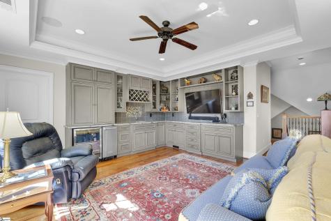 705 E Mcbee Avenue Greenville SC 29601