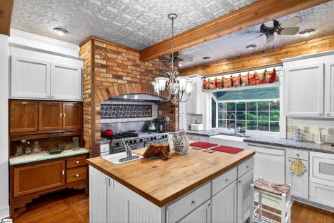 2471 Holly Springs Road Inman SC 29349