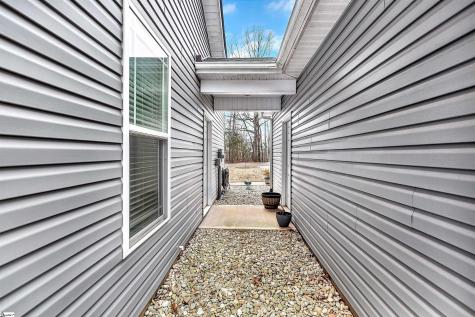 160 Inlet Pointe Drive Anderson SC 29625