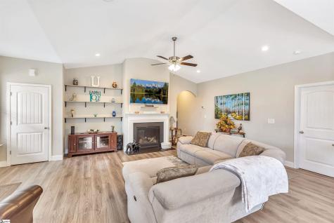 160 Inlet Pointe Drive Anderson SC 29625