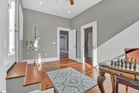522 S Harper Street Laurens SC 29360
