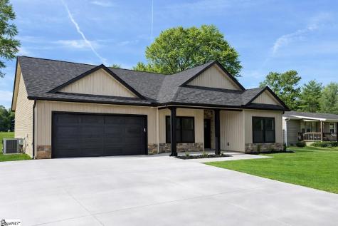 179 Cedar Avenue Wellford SC 29385