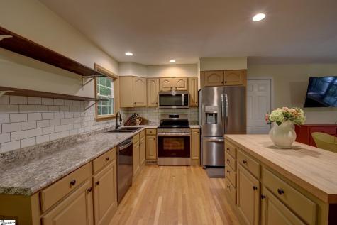 2011 Ridgeview Lane Seneca SC 29678