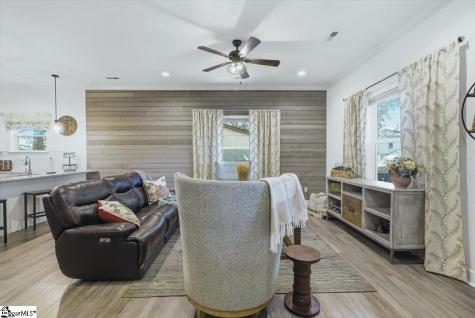 6 7th Street Greenville SC 29611