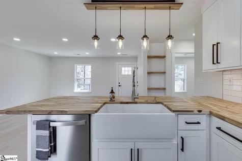 136 W Bluford Street Clinton SC 29325