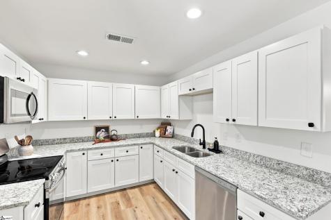 2 Melbourne Lane Greenville SC 29615