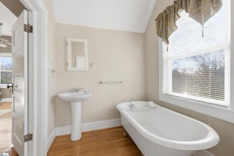 711 NE Main Street Easley SC 29640