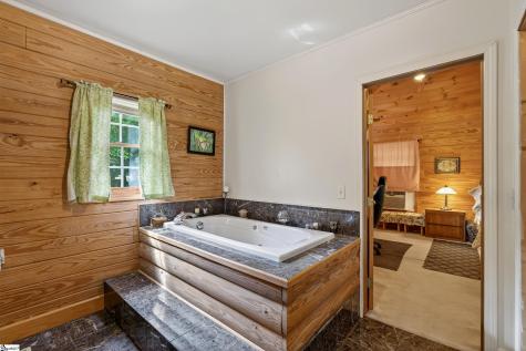 135 Pointe Drive Campobello SC 29322