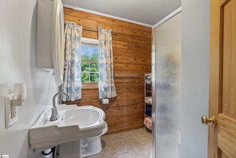 135 Pointe Drive Campobello SC 29322