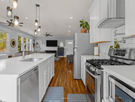 6 Briggs Avenue Greenville SC 29601