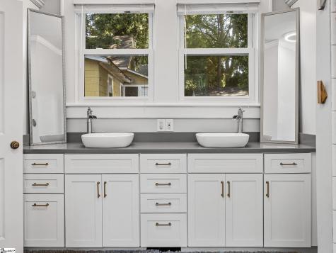 6 Briggs Avenue Greenville SC 29601