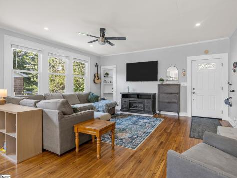 6 Briggs Avenue Greenville SC 29601
