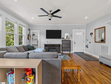 6 Briggs Avenue Greenville SC 29601