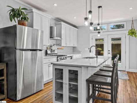 6 Briggs Avenue Greenville SC 29601