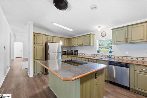 637 Ranch Road Laurens SC 29360