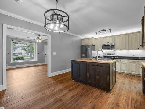 17 Crystal Avenue Greenville SC 29605