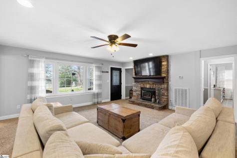 5754 Highway 20 Donalds SC 29638