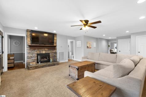 5754 Highway 20 Donalds SC 29638