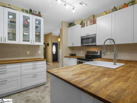 543 Thorn Cove Lane Chesnee SC 29323